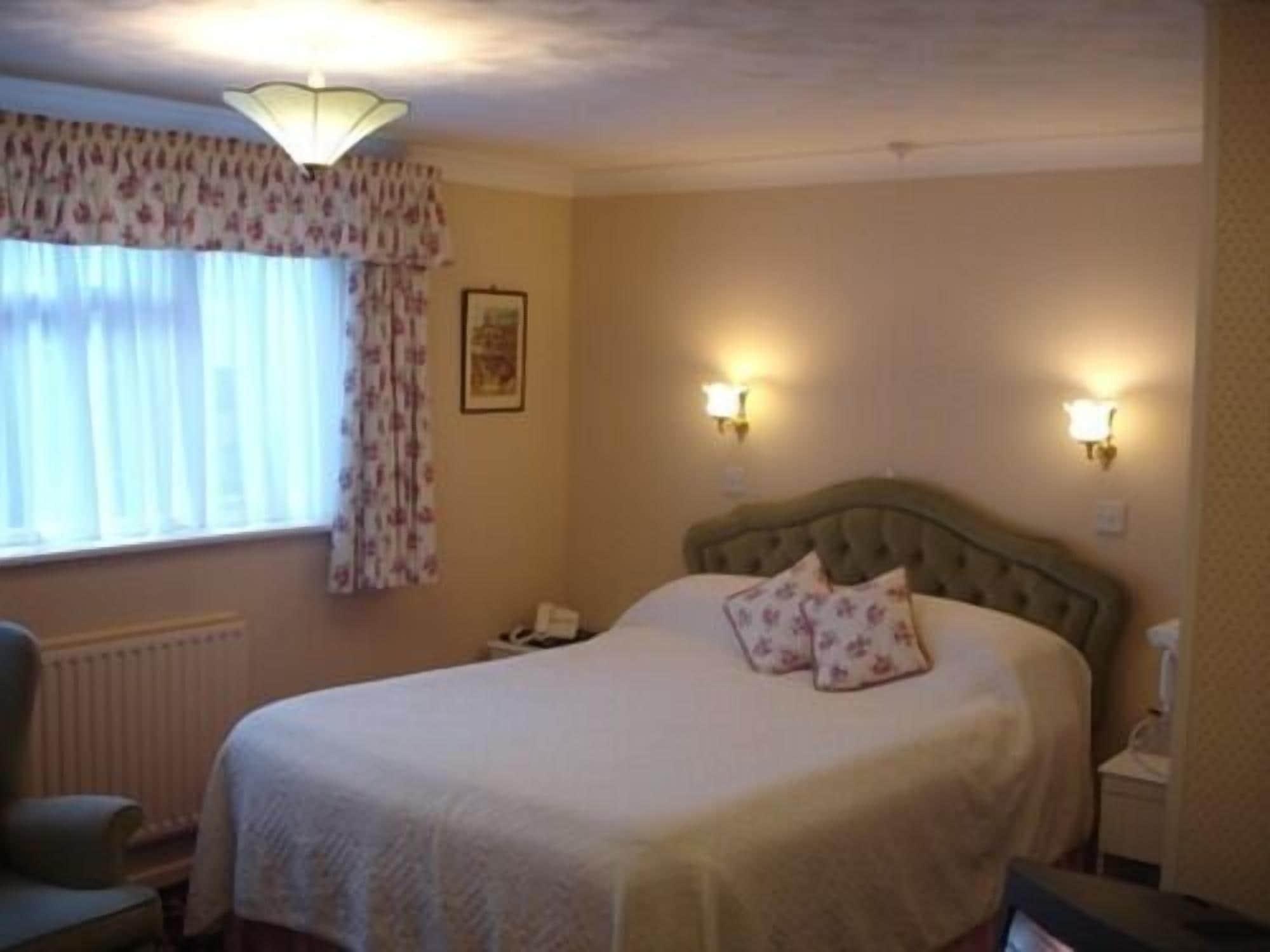 Hotel The Chudleigh Clacton-on-Sea Esterno foto